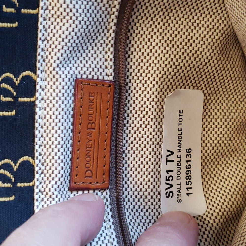 Classic Black and Tan Canvas Shoulder Bag - Picture 6 of 9